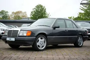 Mercedes-Benz 220 E w124 *SCHIEBEDACH|KLIMA|AUTOMATIK*