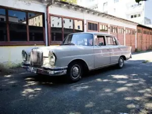 Mercedes-Benz 220 220 SE b (W111) Limousine