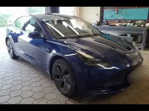Tesla Model 3 Bild 2