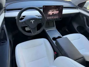 Tesla Model Y Bild 2