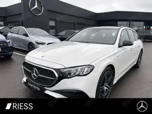 Mercedes-Benz E 300 de T AMG Sport Night Distr Pano AHK Kamera