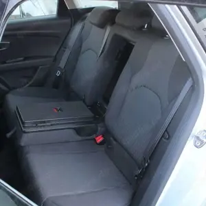 SEAT Leon ST Kombi 2,0 TDI Style Navi MOMO-Alu 17 Bild 5