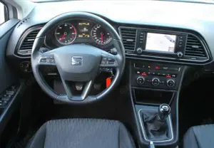 SEAT Leon ST Kombi 2,0 TDI Style Navi MOMO-Alu 17 Bild 3
