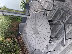 Gartentisch mit 4 x Stahlstühlen