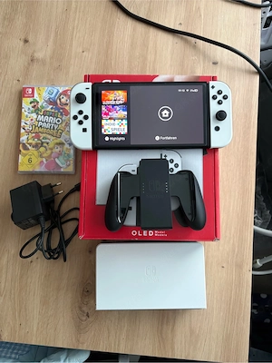 Nintendo Switch OLED - Top Zustand + 1 Spiel NEU