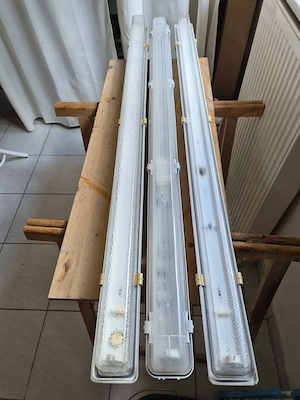 Feuchtraumleuchten abzugeben