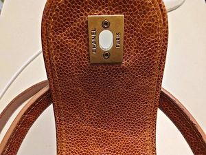Chanel Timeless Bag Paris-Bombay, Kaviarleder, medium Size,cognac braun, ID Kart