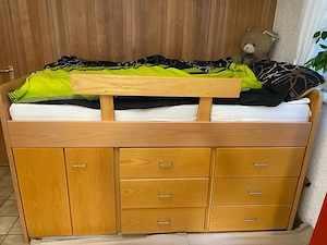 Hochbett mit viel Stauraum