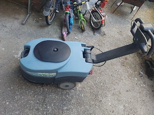 Scheuersaugmaschine Marke Kareima, Modell Skippy 36.