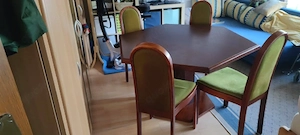 Wohnzimmertisch sechseckig mit 4 Stühlen