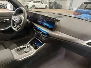 BMW 330 i xDrive Touring ab 1,99% eff. / M Paket Panorama Bild 5