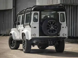 Land Rover Defender 110 Puma Bild 3