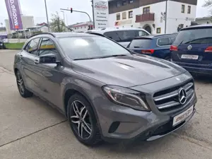 Mercedes-Benz GLA 220 GLA 220 CDI / d Automatik Panorama PDC 8fach