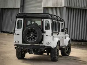 Land Rover Defender 110 Puma Bild 5