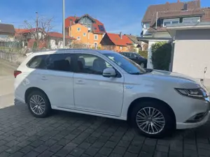 Mitsubishi Outlander Outlander 2.4 4WD Plug-In Hybrid Top