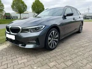BMW 330 3er Touring Plug-In-Hybrid 330e Touring Aut. Sport Line