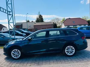 Skoda Octavia Combi Style *1.HAND*AHK*LED*HEAD UP* Bild 4