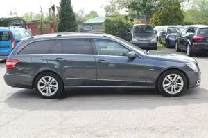 Mercedes-Benz E 200 BlueEfficiency-KLIMA-LEDER-ALU-NAVI-XENON Bild 4
