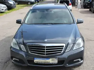 Mercedes-Benz E 200 BlueEfficiency-KLIMA-LEDER-ALU-NAVI-XENON Bild 2