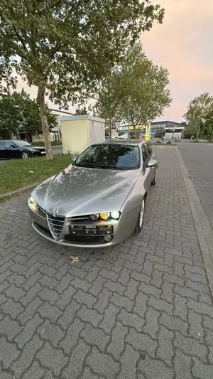 Alfa Romeo Sportwagon 1.9 JTDM 16V Distinctive Bild 2