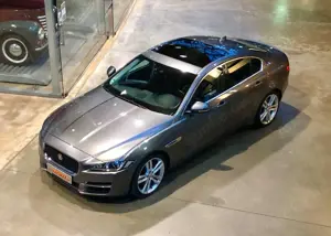 Jaguar XE Prestige 20t Benzin Leder Panoramadach 89tkm