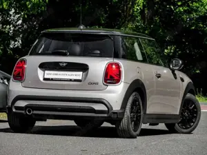 MINI Cooper CLASSIC TRIM+HuD+RFK+PANO+DA Bild 2