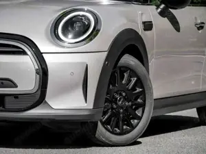 MINI Cooper CLASSIC TRIM+HuD+RFK+PANO+DA Bild 5