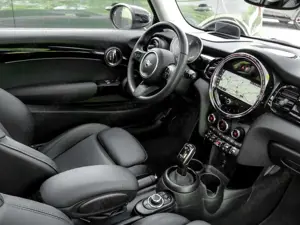 MINI Cooper CLASSIC TRIM+HuD+RFK+PANO+DA Bild 3