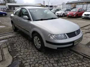 Volkswagen Passat Passat 1.6 Limousine / Automatik / TÜV NEU