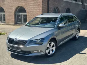 Skoda Superb Combi Style/Navi/Kamera/LED/2-Hand/Top/