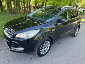Ford Kuga Titanium AHK*KLIMA*LEDER*PANOD.SCHECH.GEPFL