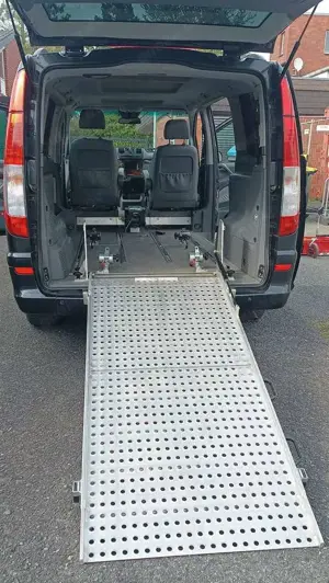 Mercedes-Benz Viano Ambiente Lang Rollstuhl Rampe AMF Bruns Umbau für Behinderte Personen