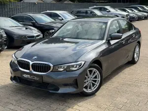 BMW 320 i xDrive Lim/Leder/Sportsitze/Navi/LED