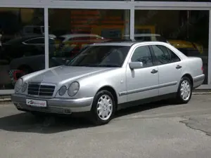 Mercedes-Benz E 280 CLASSIC KLIMA GSD SHZ TEMPOMAT ROSTFREI! Bild 5