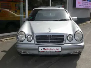Mercedes-Benz E 280 CLASSIC KLIMA GSD SHZ TEMPOMAT ROSTFREI! Bild 4