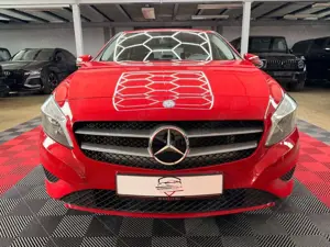 Mercedes-Benz A 180 BlueEfficiency Style Navi PDC Klima SHZ Bild 2