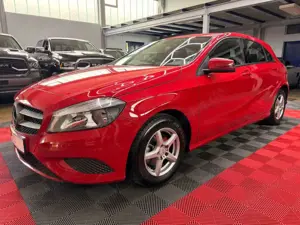 Mercedes-Benz A 180 BlueEfficiency Style Navi PDC Klima SHZ Bild 4