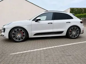 Porsche Macan Turbo Performance Paket Panorama/Carbon/Alcantara/LED