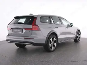 Volvo V60 Cross Country B4 AWD Plus+WINTERPAK+RFK+ Bild 3