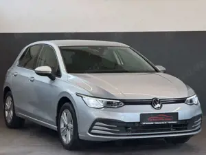 Volkswagen Golf 2.0 TDI Life/KAMERA/PDC/LED/ACC/NAVI/1.Hand