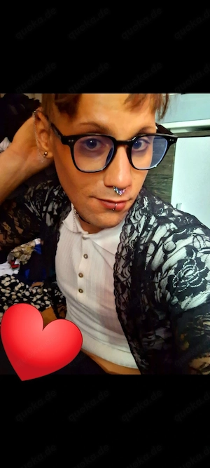 Femboy aus Duisburg schluckt für 20  Bild 2