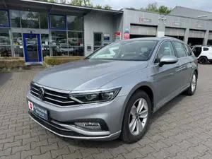 Volkswagen Passat Variant Elegance Niveau AHK-klappbar Navi Leder Ma