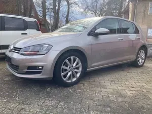 Volkswagen Golf VII Lim. Highline BMT-5türig-140HP-Xenon-LM Bild 4