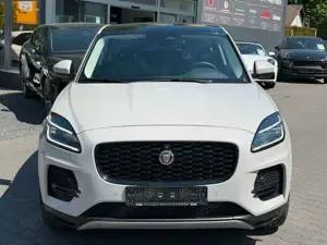 Jaguar E-Pace E-PACE SE AWD Aut. 1 Hand - LED - Panorama /// Bild 4