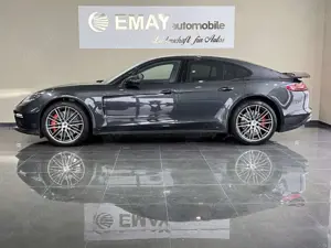 Porsche Panamera Turbo **Sport Chrono**