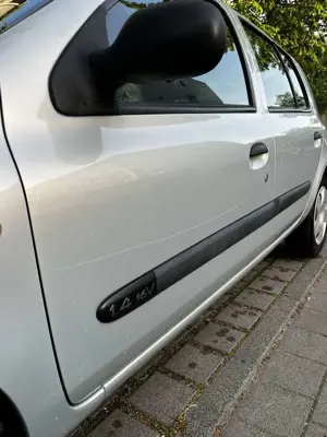 Renault Clio 1.4 Automatik Initiale Bild 5