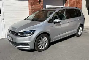 Volkswagen Touran 2,0 TDI Highline DSG 7-Sitzer Standheizung AHK ACC