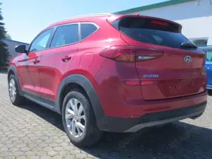 Hyundai TUCSON 1.6 CRDi Trend 2WD *NAVI/KAMERA/SITZHZG* Bild 3