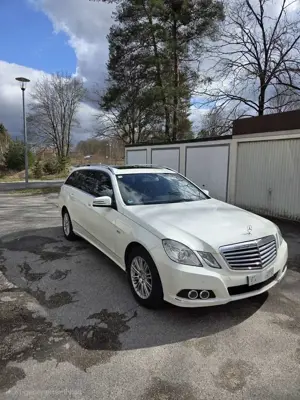 Mercedes-Benz E 250 CGI ELEGANCE StandHZ SHZ AHK NAVI PanoDa