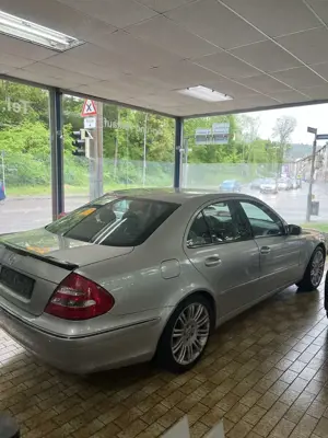 Mercedes-Benz E 240 Elegance *TÜV NEU+8FACH BEREIFT*